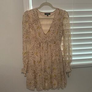 Boutique small light pink/tan patterned mini dress.